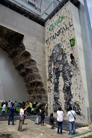 Illustration for article titled Titanfall Climbing Wall In Hong Kong